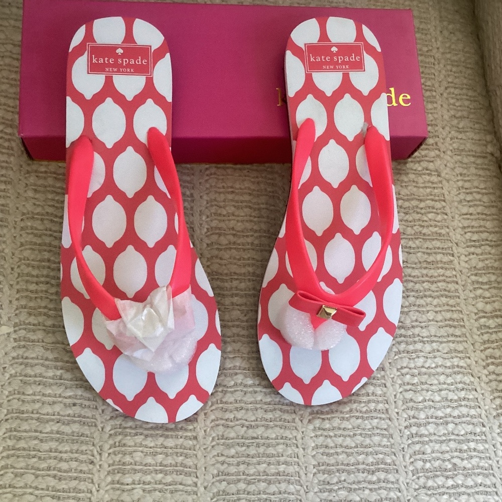 NIB Kate Spade FIJI geranium flip flops